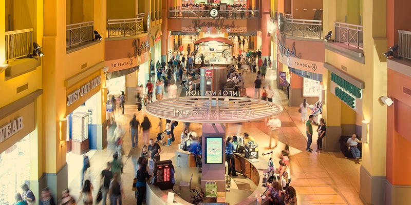 Interior do Dolphin Mall em Miami